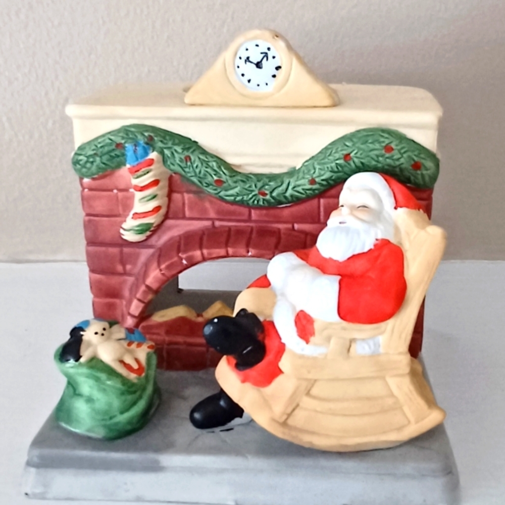 EUC PartyLite Fireside Santa Painted Porcelain Tealight House